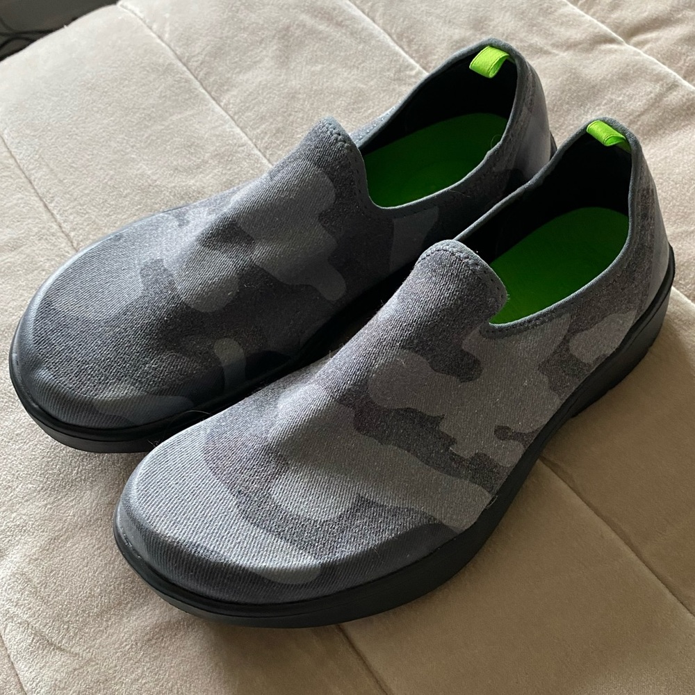 Oofos Women's OOmg eeZee Low Shoe - Black Camo- Size 10 / Black Gray Camo NWOT